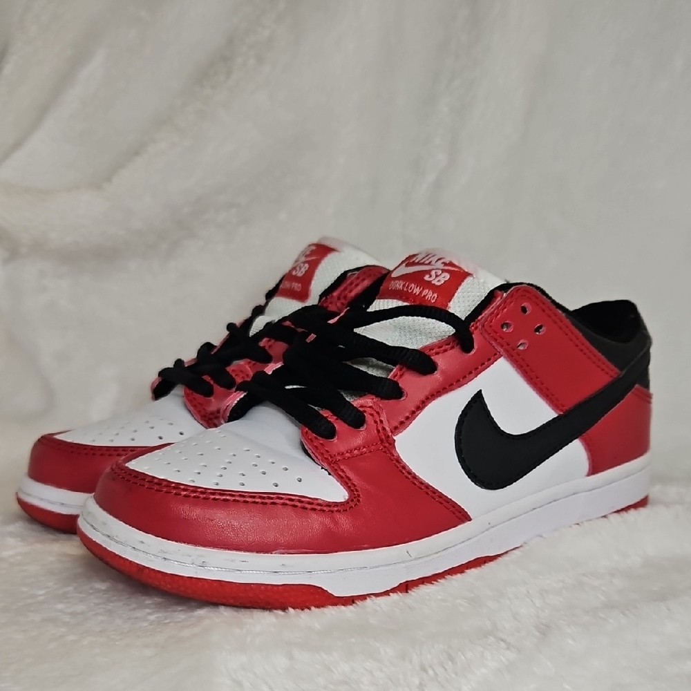 Nike SB Dunk Low Pro Chicago Varsity Red White Black 5.5Y BQ6817-600 GUC